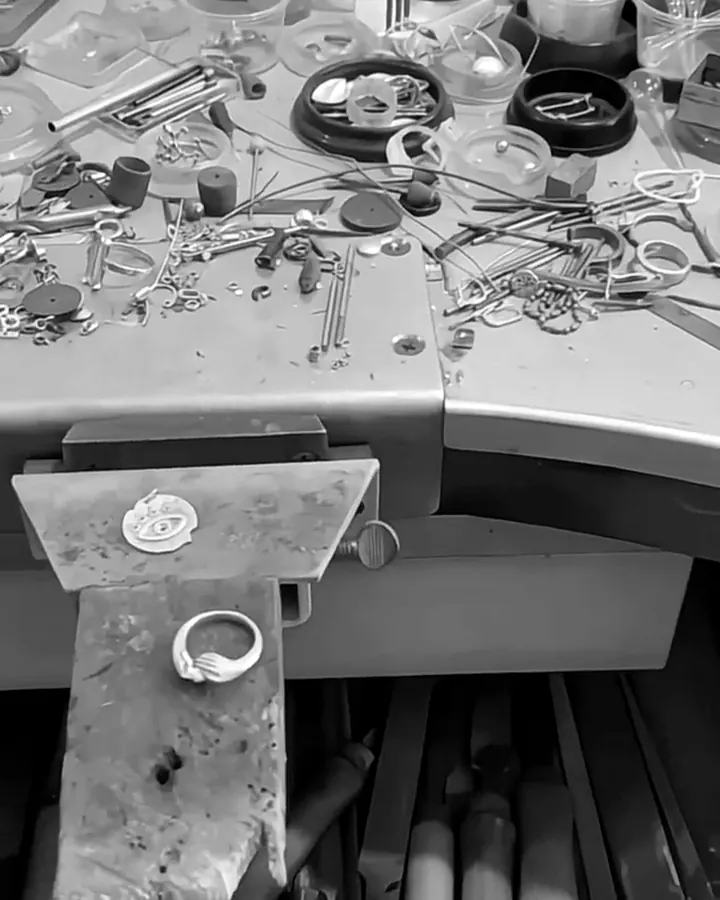 L’établi de Philippe, dans l’atelier de la boutique